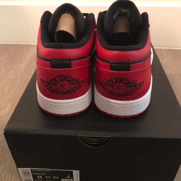 Air jordan 1 low reverse bred mens shoes - Picture 2 of 7